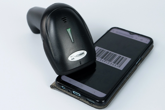 Czytnik HDWR HD6700B z kodem kreskowym na telefonie