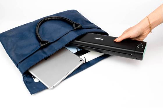 Drukarka AIMO M08F wystająca z torby