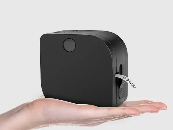 Phomemo P12 PRO w stosunku do ręki