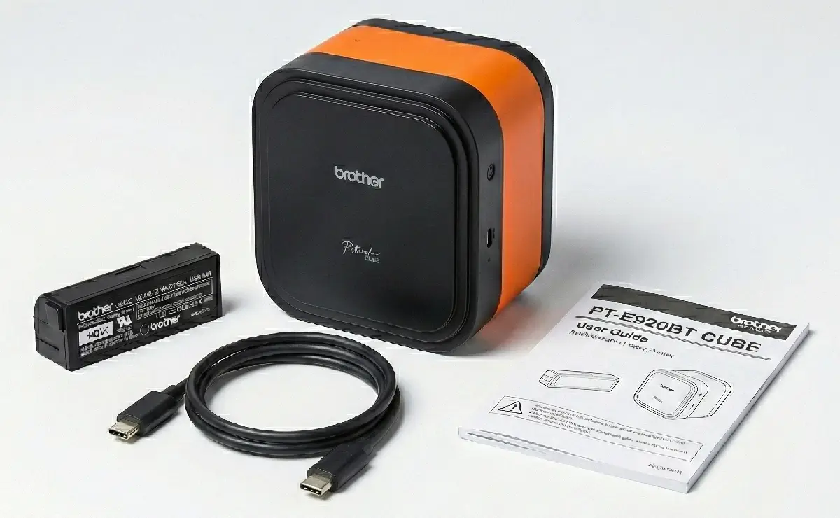 Zdjęcie zawartości zestawu Brother PT-E920BT CUBE