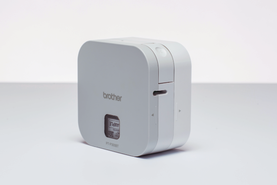 Drukarka Brother P-touch PT-P300BT Cube z prawej strony