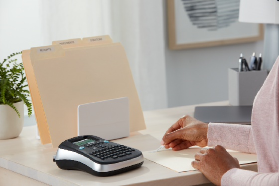 Drukarka DYMO LM 210D+ w biurze