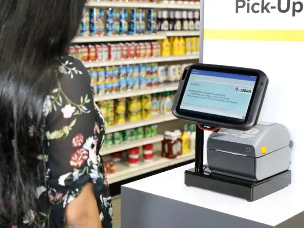 Drukarka na stanowisku w sklepie